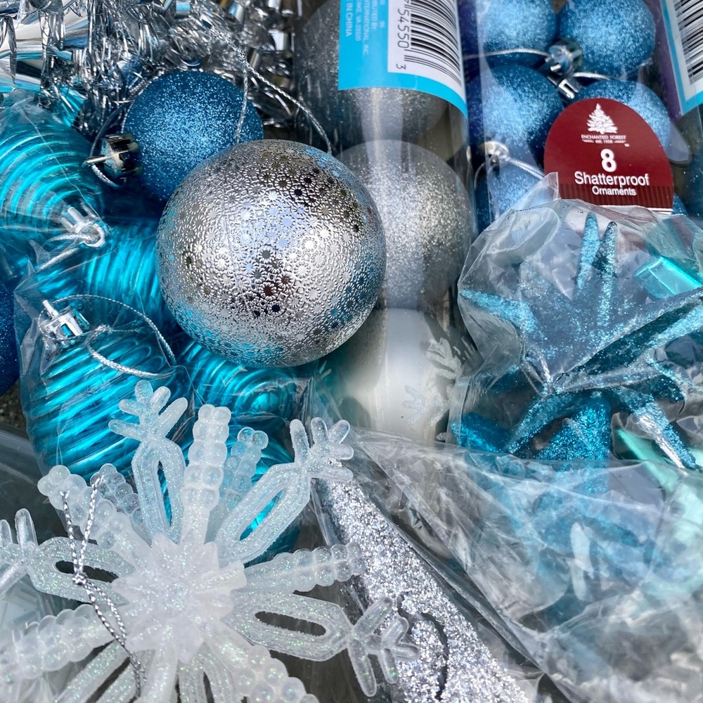 ❄️ blue & silver holiday decor . 40+ pieces ❄️